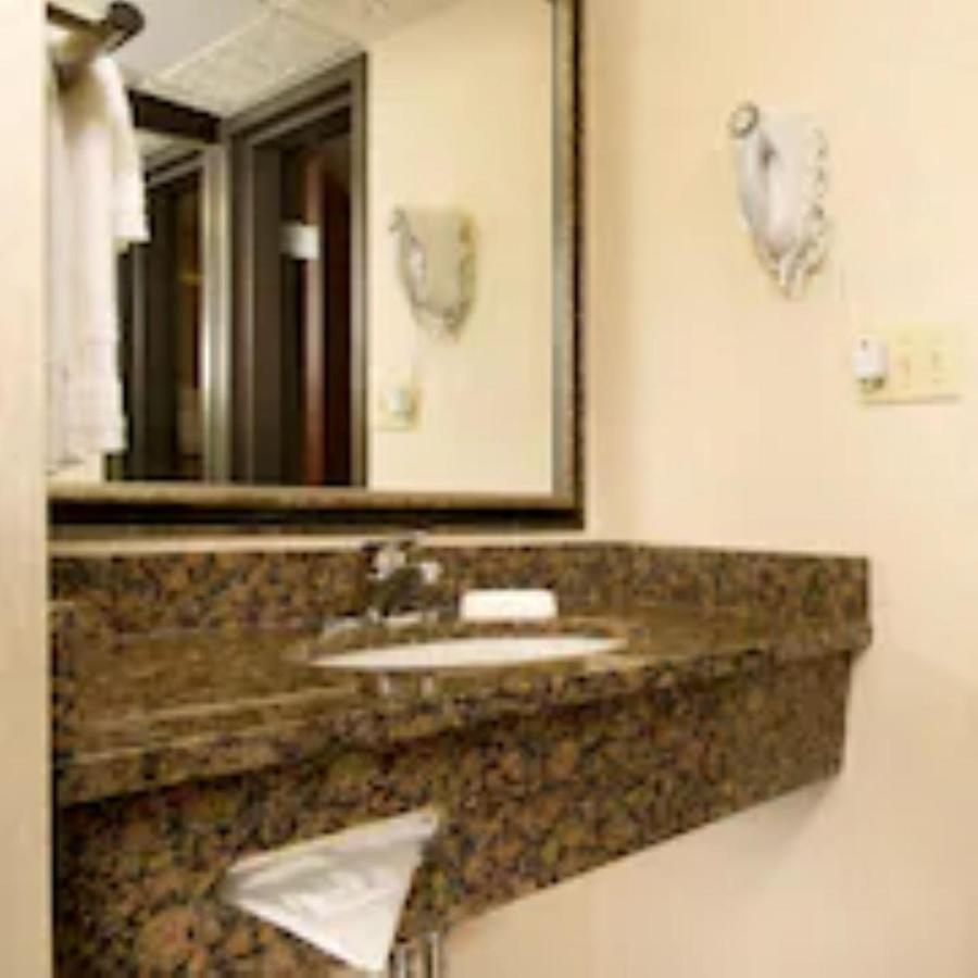 Hotel Lotus Kansas City Merriam Екстер'єр фото