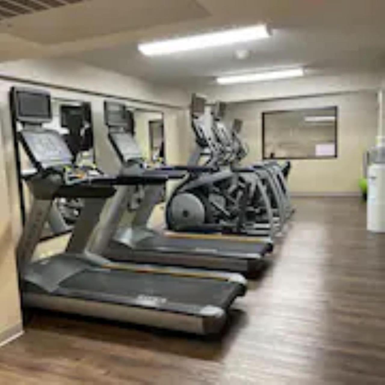 Hotel Lotus Kansas City Merriam Екстер'єр фото